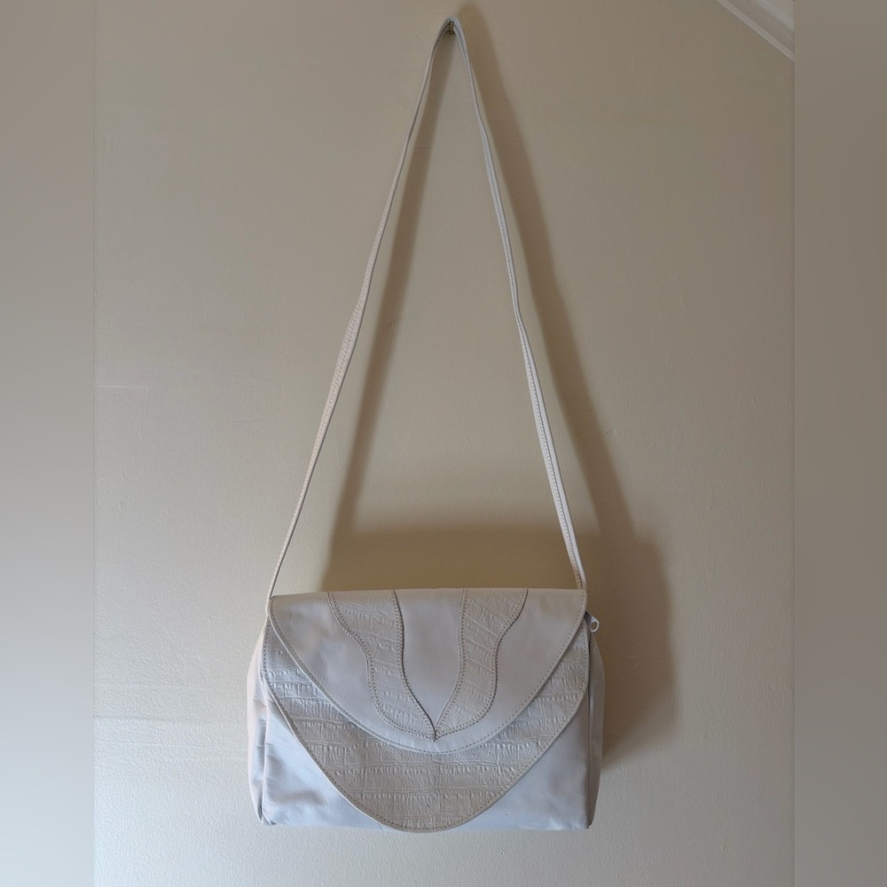 Minimalist Cream Shoulder Bag with Curved Flap